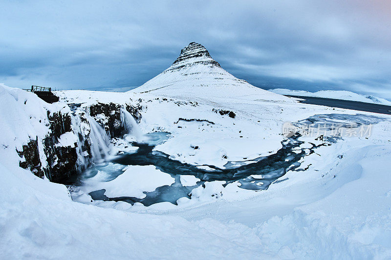 Kirkjufell -冰岛的冬天